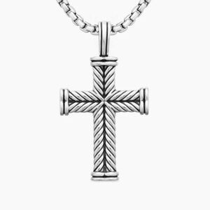 David Yurman CHEVRON CROSS PENDANT
Sterling Silver, 33mm